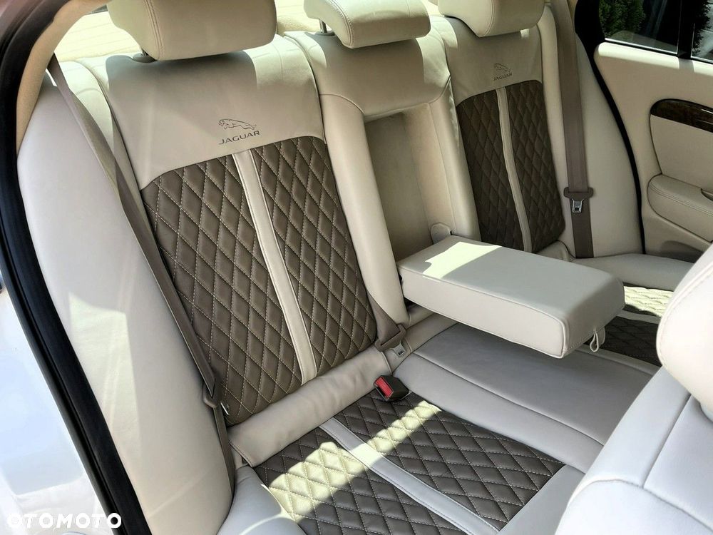 Jaguar S-Type - 34