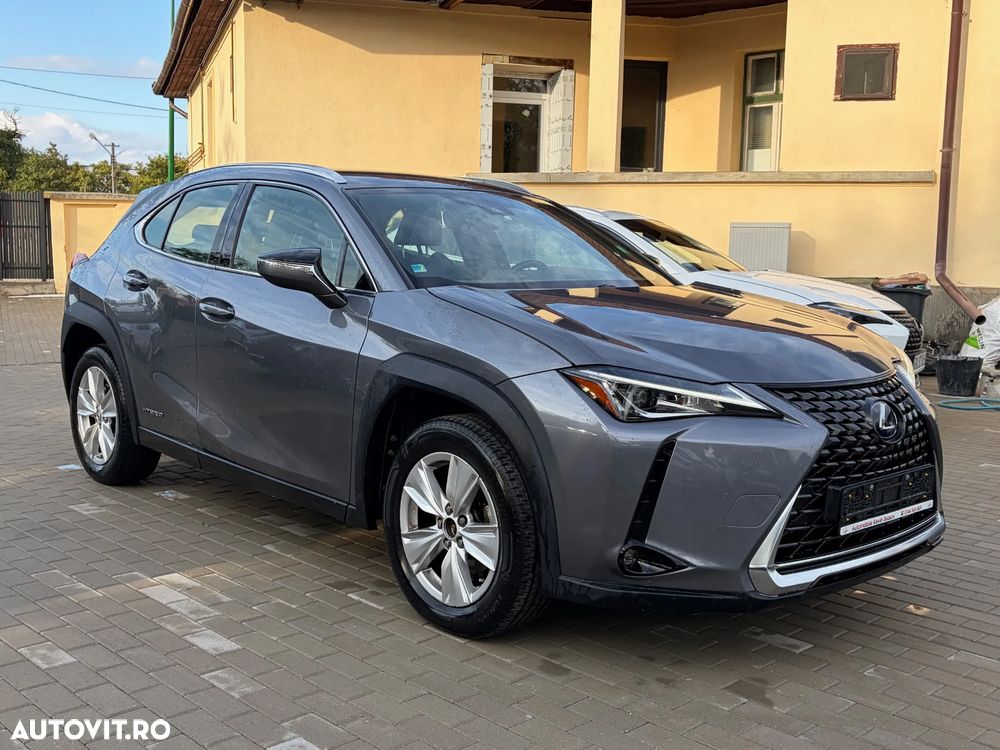 Lexus UX 250h - 11