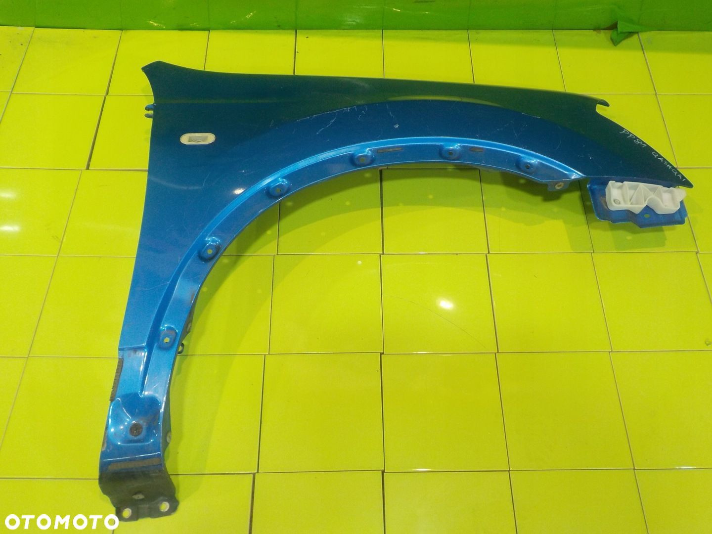 NISSAN QASHQAI I J10 07r blotnik prawy przod - 1