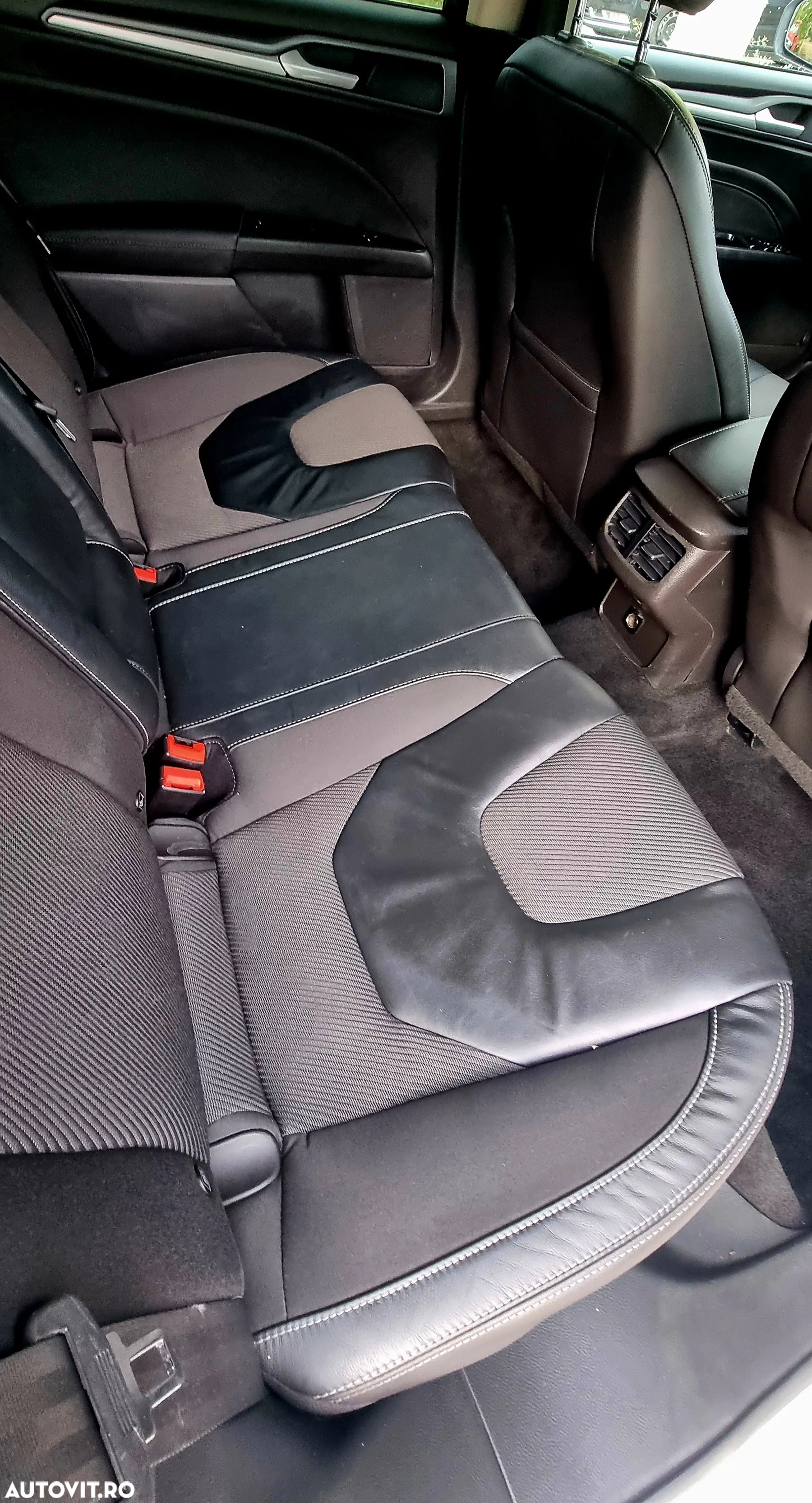 Ford Mondeo 2.0 TDCi Powershift Titanium - 4