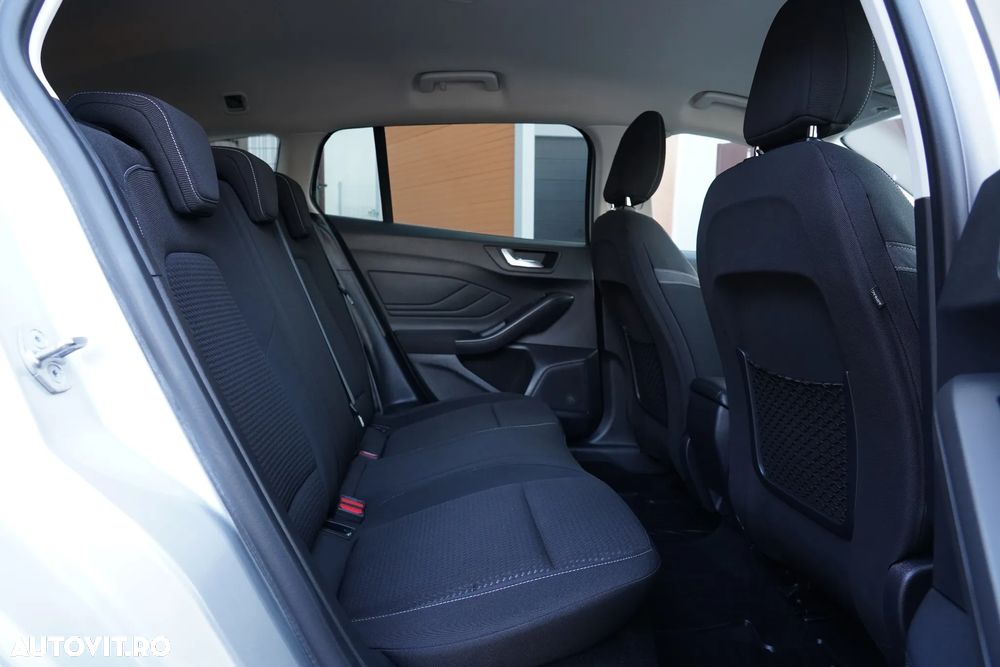 Ford Focus 2.0 TDCI Powershift Titanium - 8