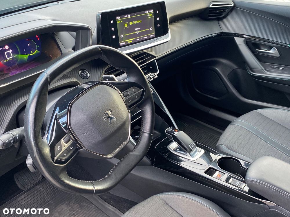 Peugeot 2008 1.5 BlueHDi Allure S&S EAT8 - 30