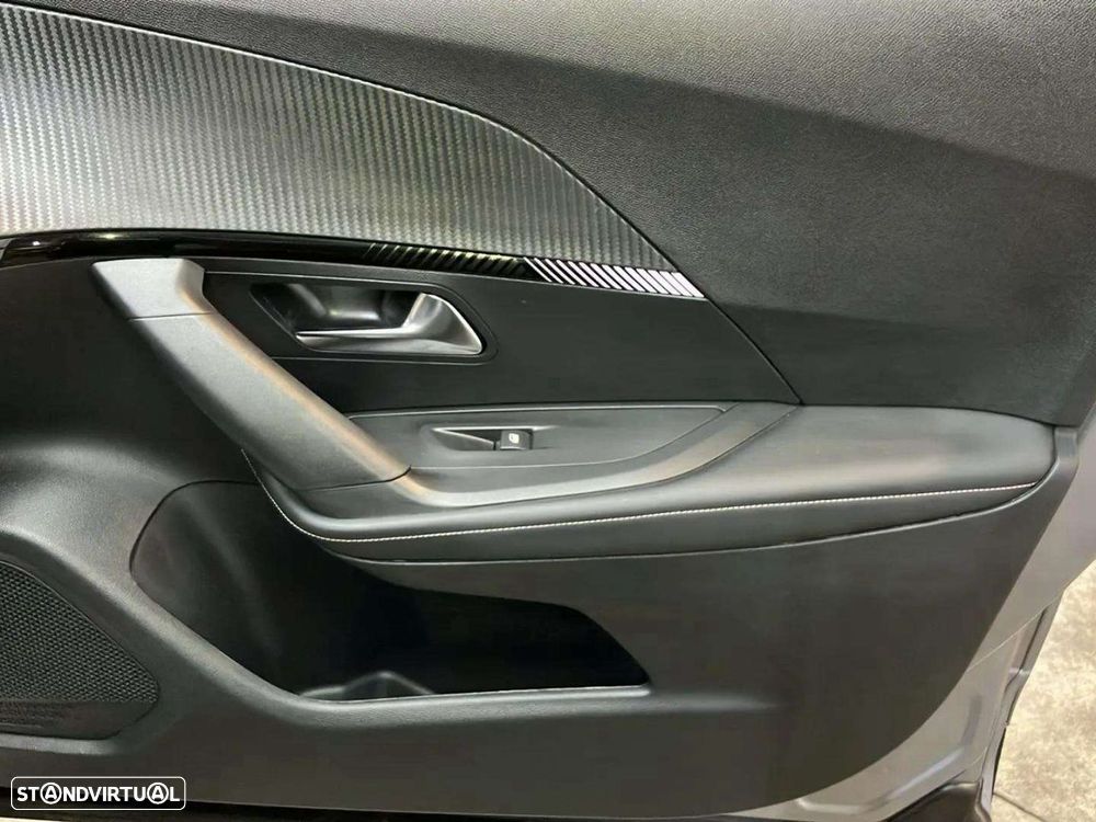 Peugeot 2008 1.2 PureTech Allure EAT8 - 22