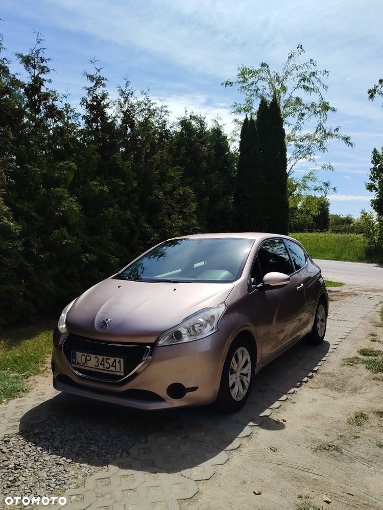 Peugeot 208 - 1