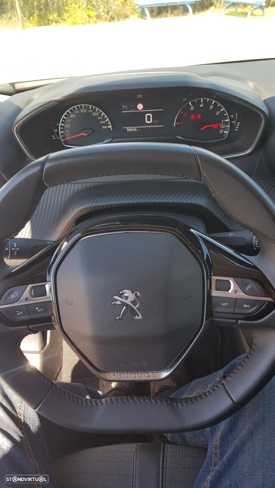 Peugeot 2008 1.2 PureTech Allure - 23