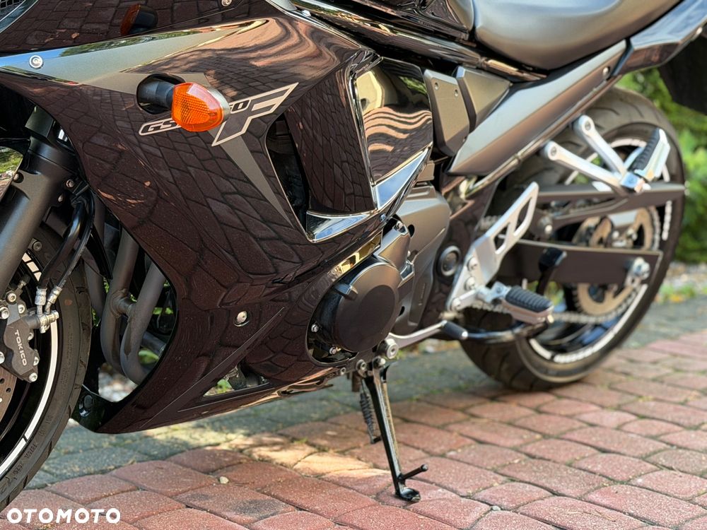 Suzuki GSX - 17