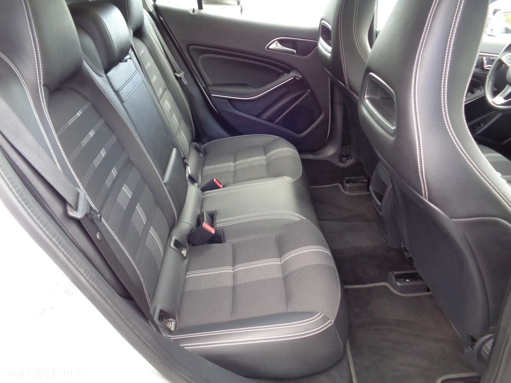 Mercedes-Benz GLA 180 7G-DCT Activity Edition - 22