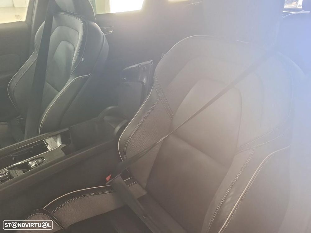 Volvo XC 60 2.0 T8 PHEV Ultra Dark AWD - 6