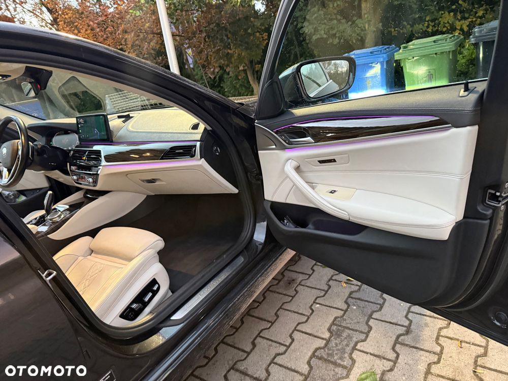 BMW Seria 5 530e Luxury Line - 13