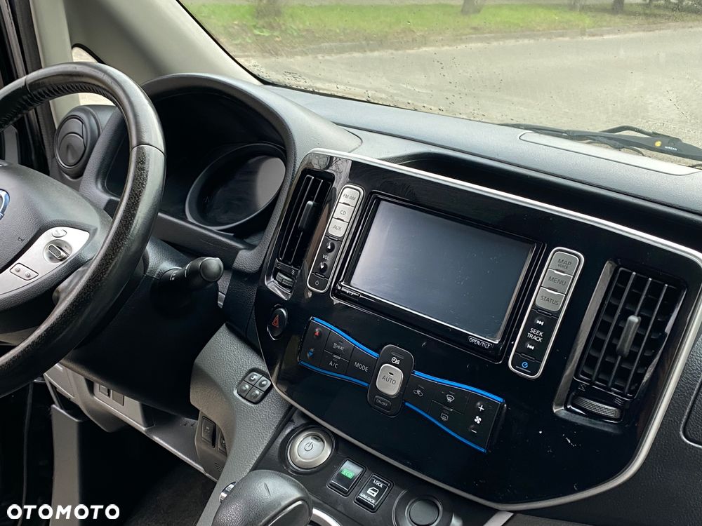 Nissan E-NV200 - 11