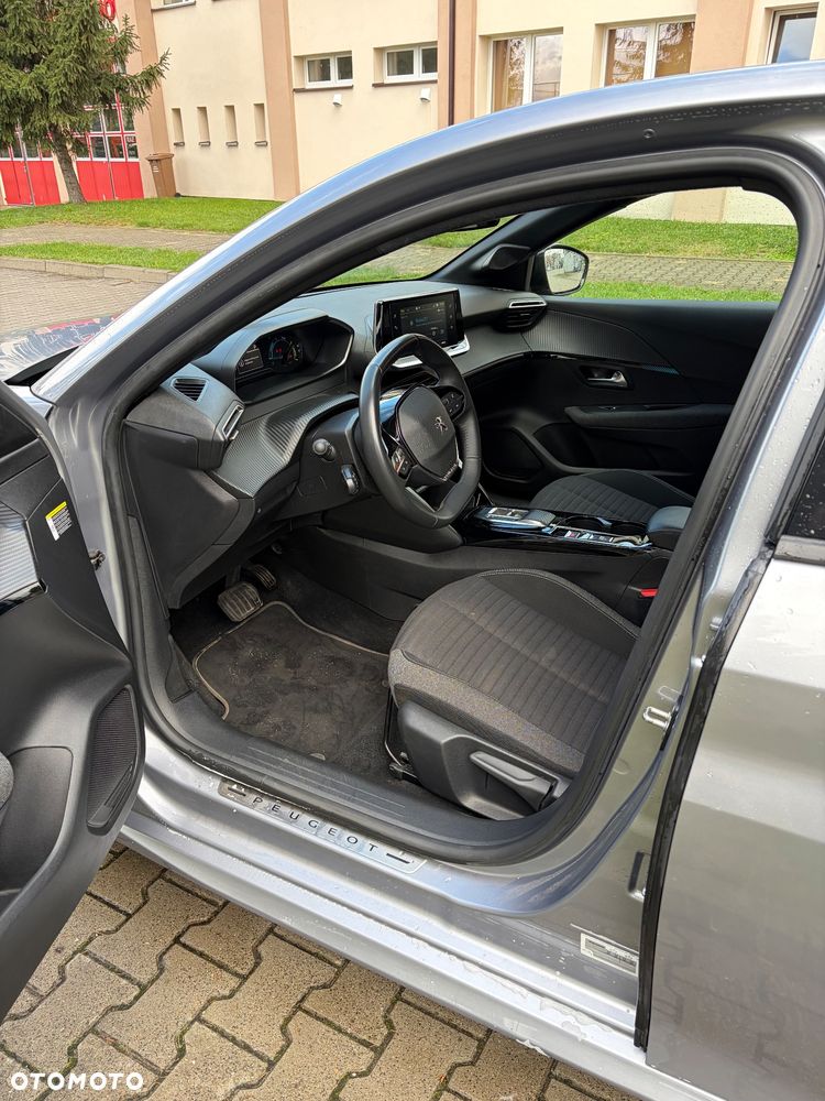 Peugeot 208 - 6