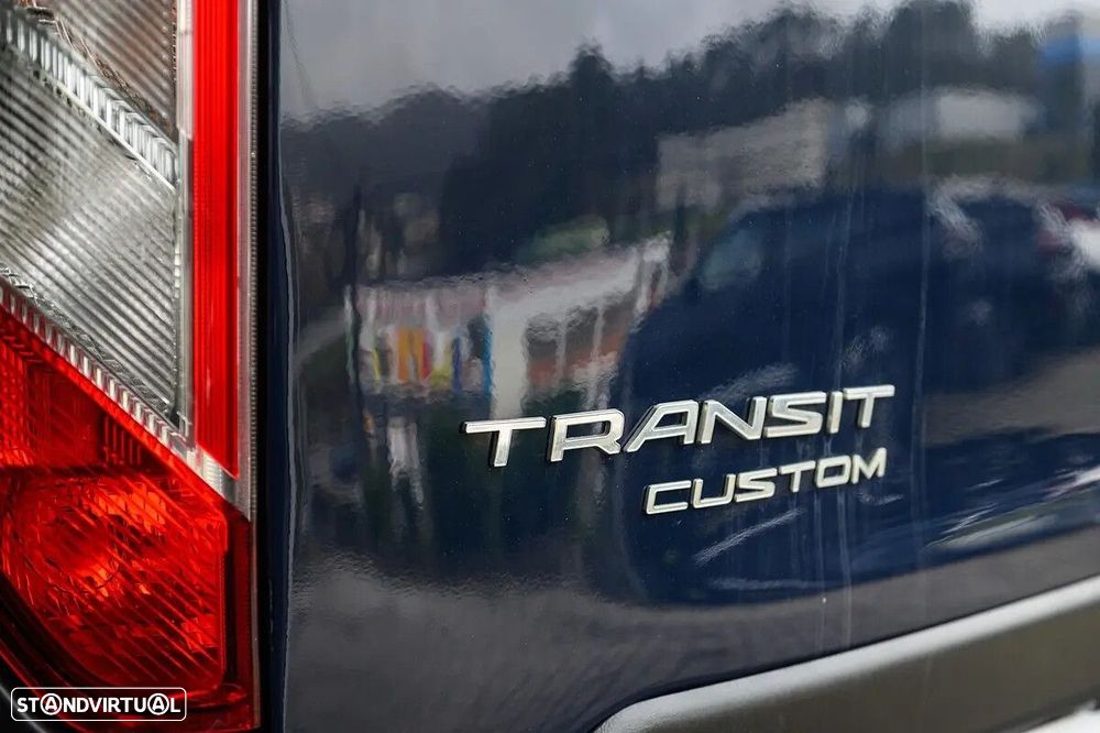 Ford Transit Custom Adaptada p/ 3 cadeiras de rodas - 19