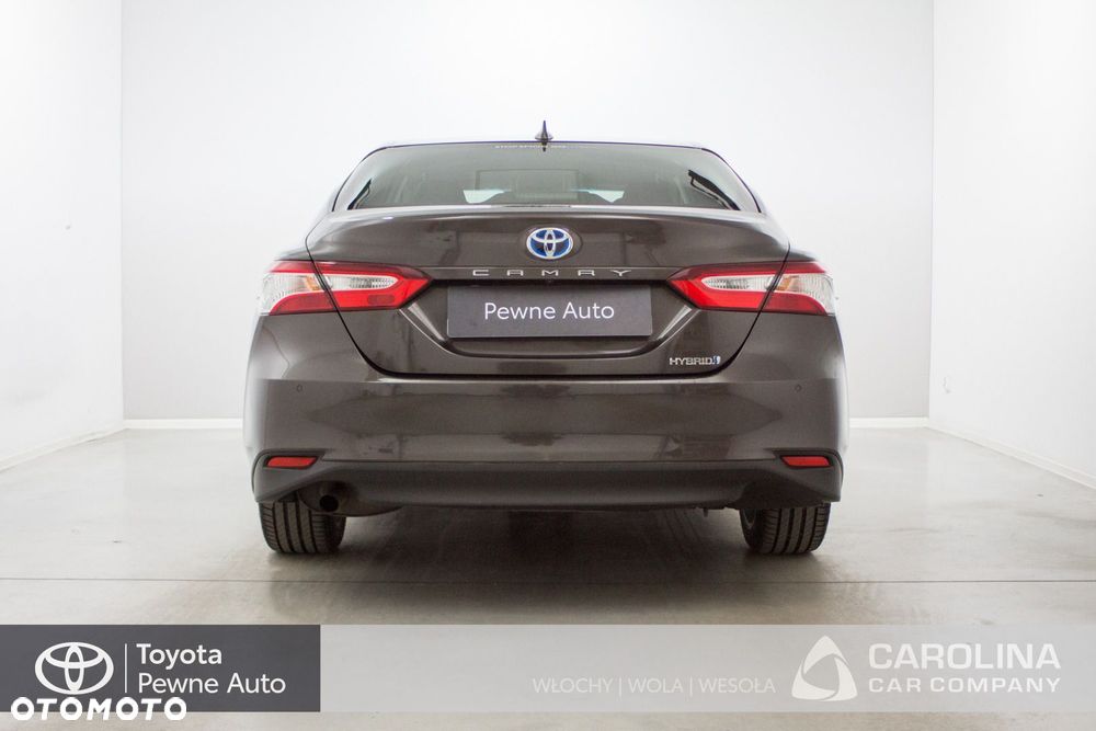 Toyota Camry - 17