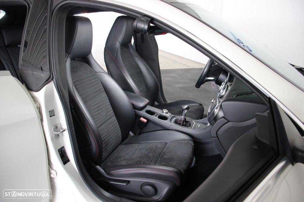 Mercedes-Benz CLA 180 d Shooting Brake AMG Line - 12