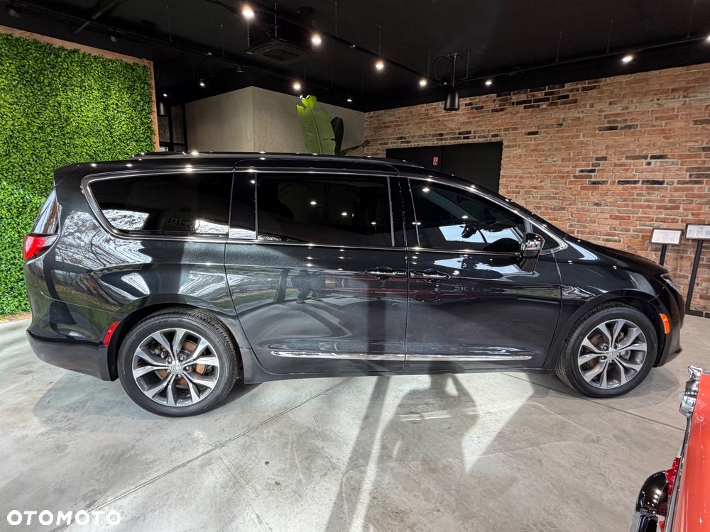 Chrysler Pacifica - 8