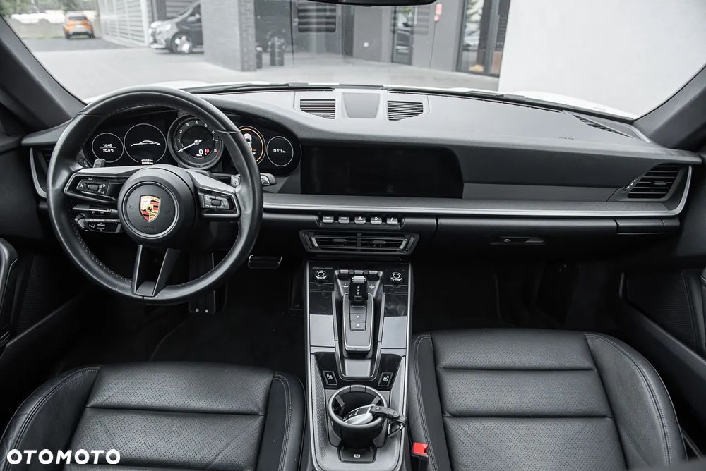 Porsche 911 Carrera - 31