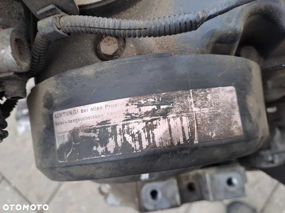 Volkswagen Touran 1.9 TDi silnik kompletny kod AVQ - 9