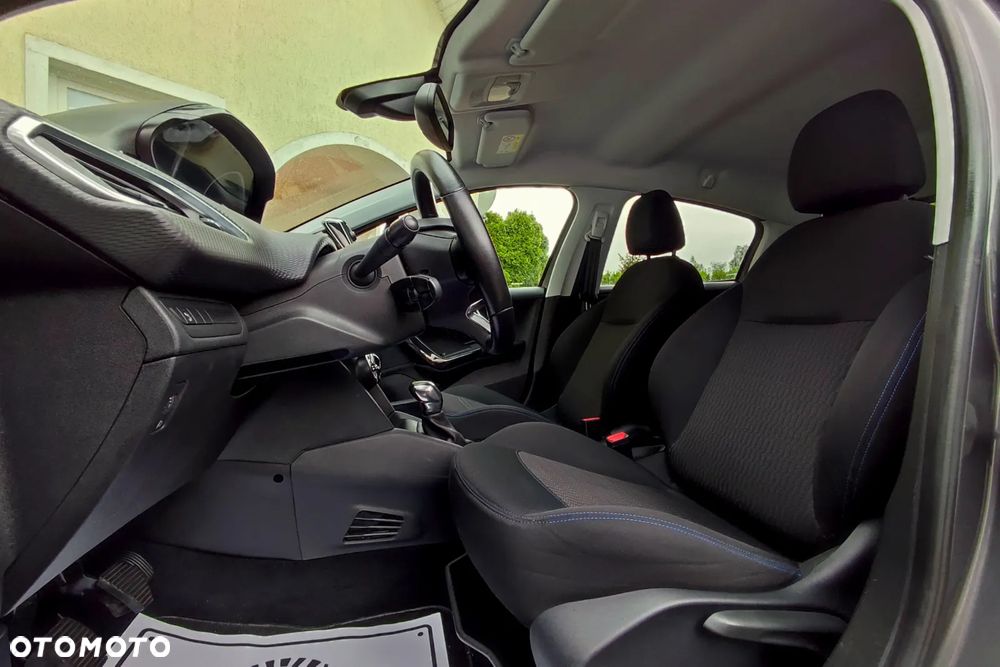 Peugeot 208 PureTech 82 Start & Stop Style - 12