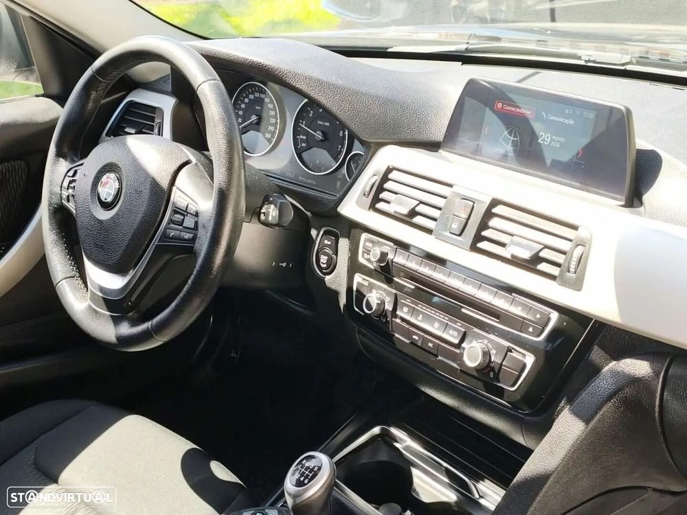 BMW 318 i Sport Line - 15
