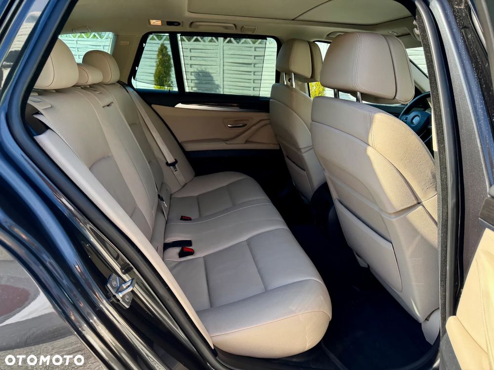 BMW Seria 5 525d - 24