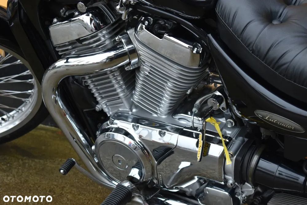 Suzuki Intruder - 19