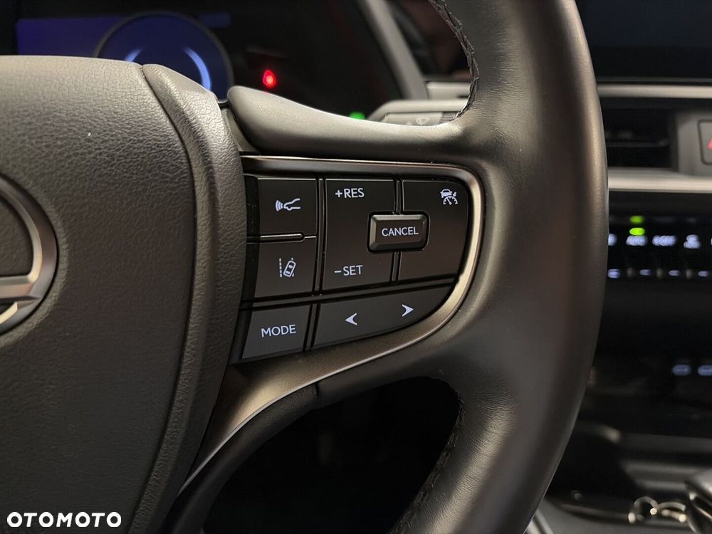Lexus UX - 15