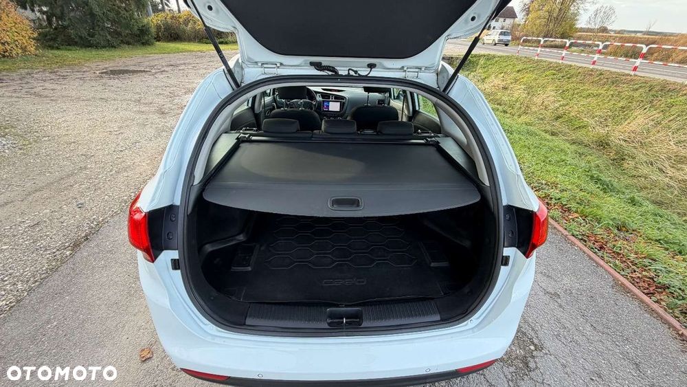 Kia Ceed - 32