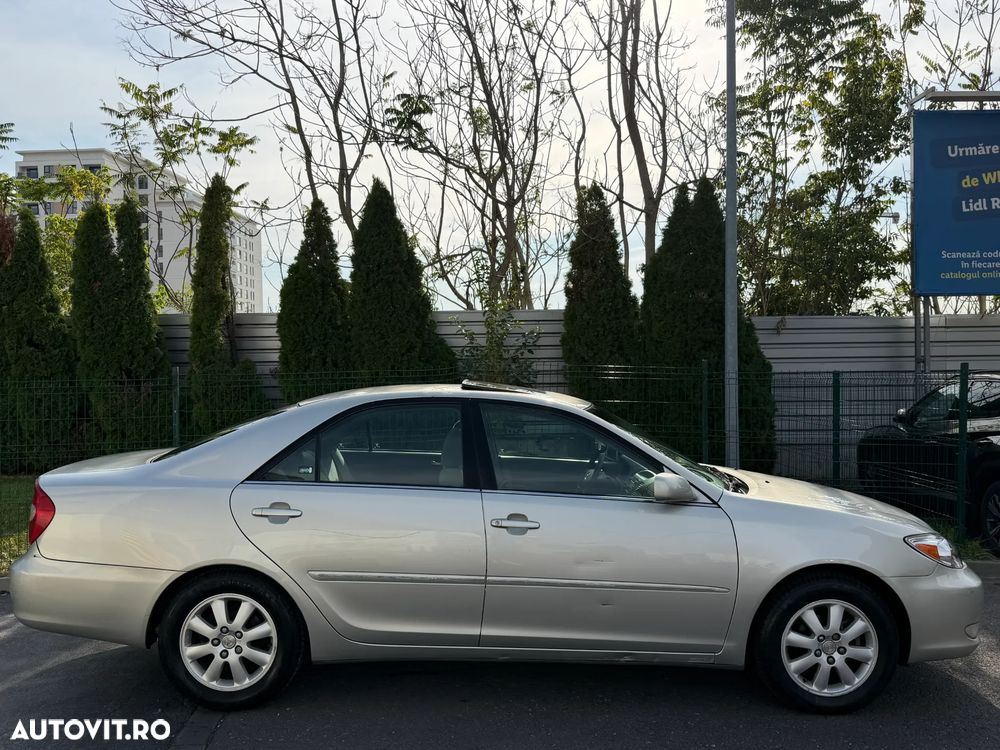 Toyota Camry - 11