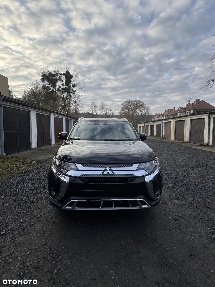 Mitsubishi Outlander 2.0 Instyle Navi 4WD CVT - 2