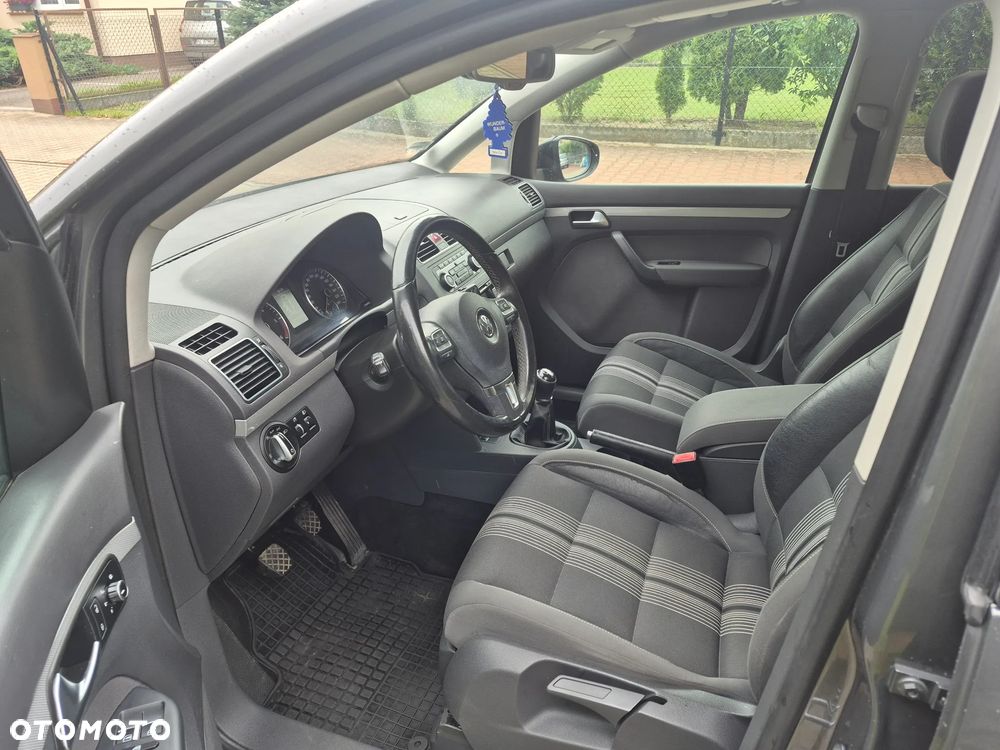 Volkswagen Touran 2.0 TDI DPF MATCH - 15