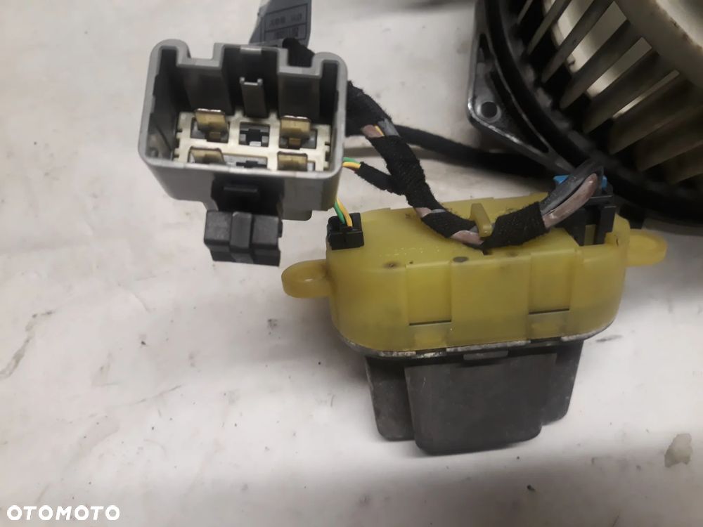 DMUCHAWA WENTYLATOR RENAULT LAGUNA III 2,0 DCI 2008r  8400004+ REZYSTOR 52419741 - 3