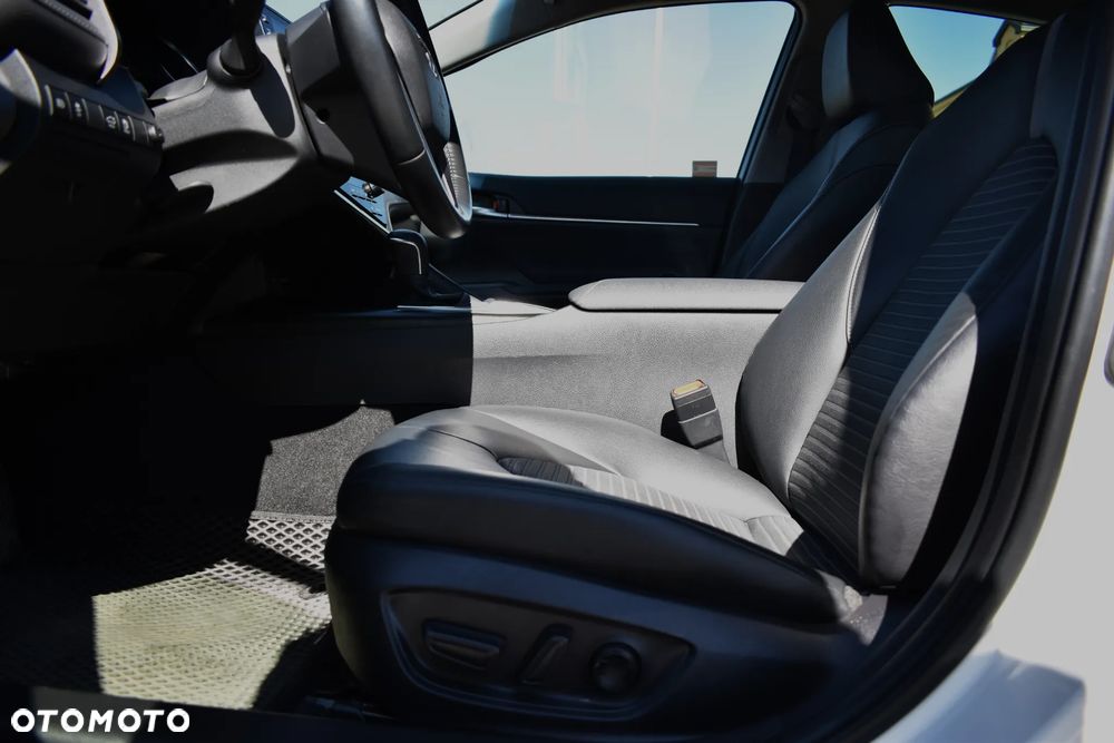 Toyota Camry 2.5 Hybrid Comfort CVT - 21