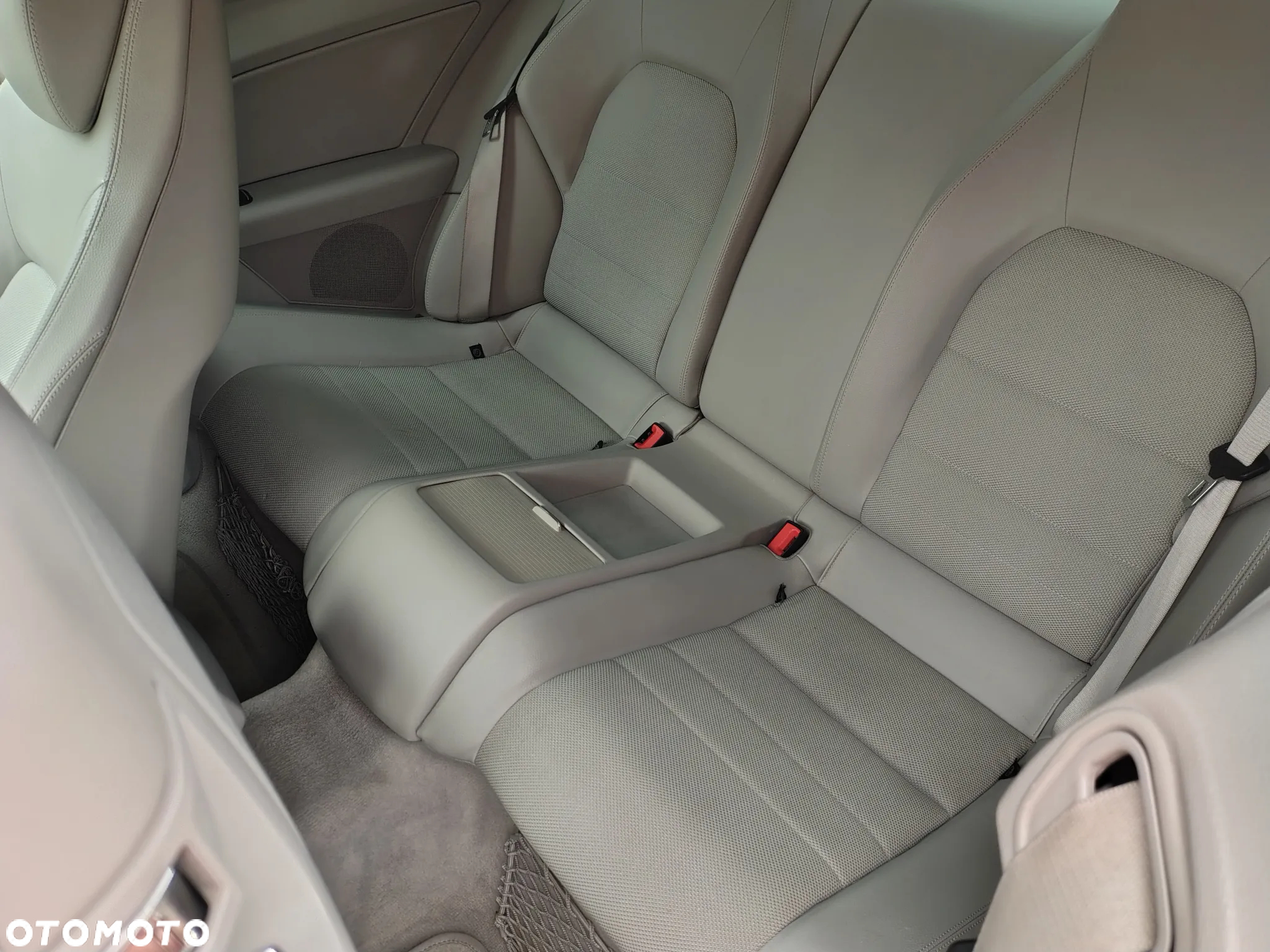 Mercedes-Benz Klasa E 250 CGI Coupe BlueEFFICIENCY Automatik Avantgarde - 18
