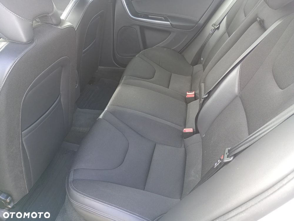 Volvo S60 D3 Geartronic Momentum - 20