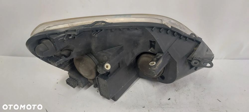 .  PRZOD PRZEDNIA LAMPA PRAWA OPEL ZAFIRA B !USZKODZONE UCHWYTY! - 3