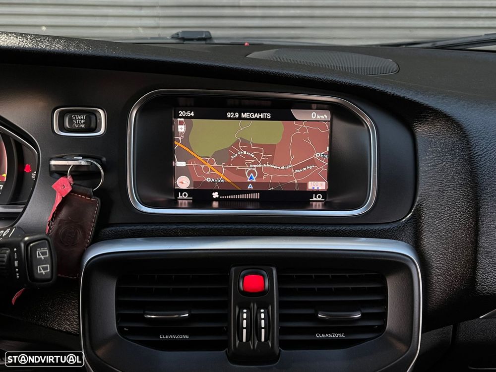 Volvo V40 2.0 D2 R-Design - 24