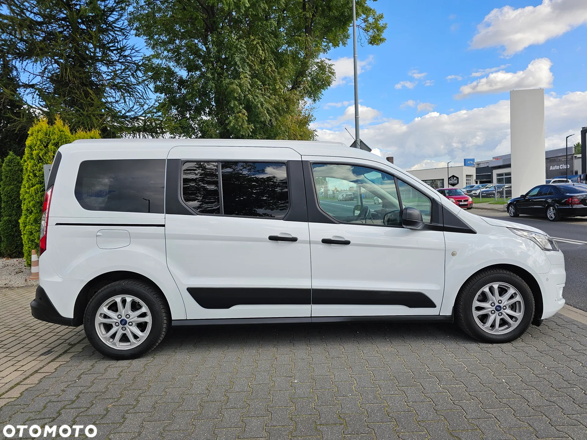 Ford Tourneo Connect Grand - 12