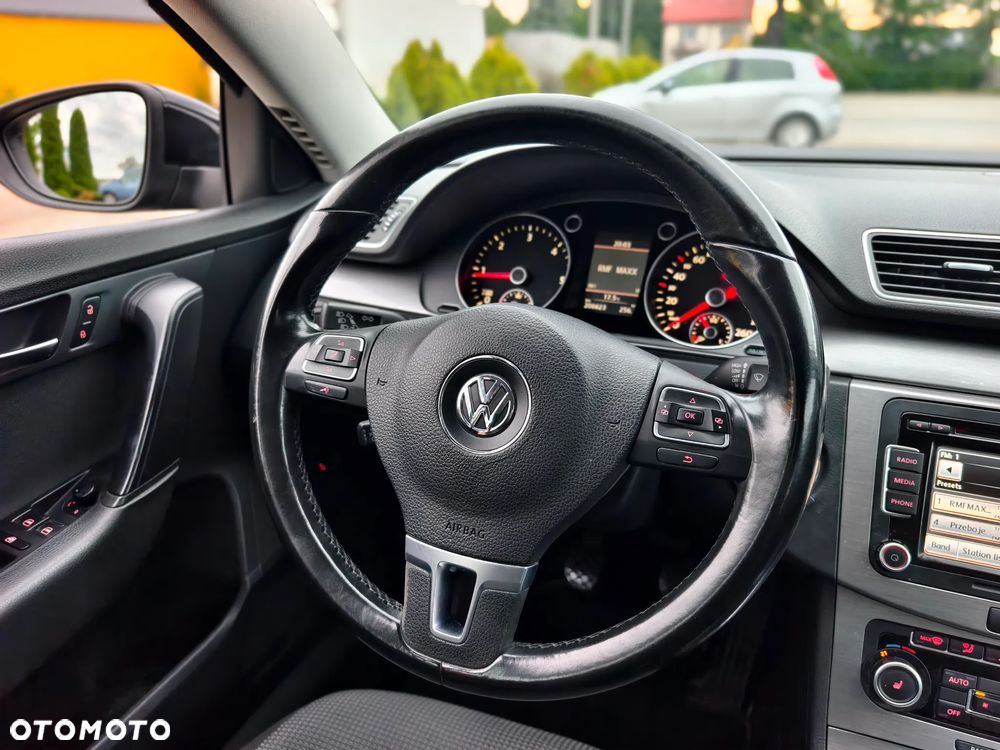 Volkswagen Passat 2.0 TDI Comfortline - 12