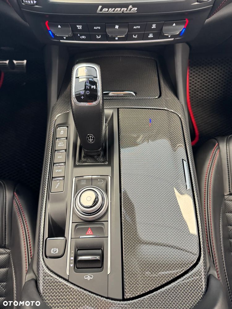 Maserati Levante S - 22