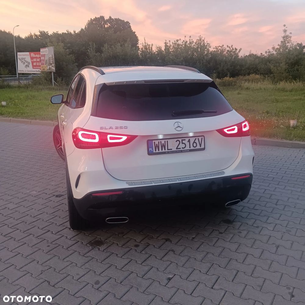 Mercedes-Benz GLA 250 8G-DCT AMG Line - 11