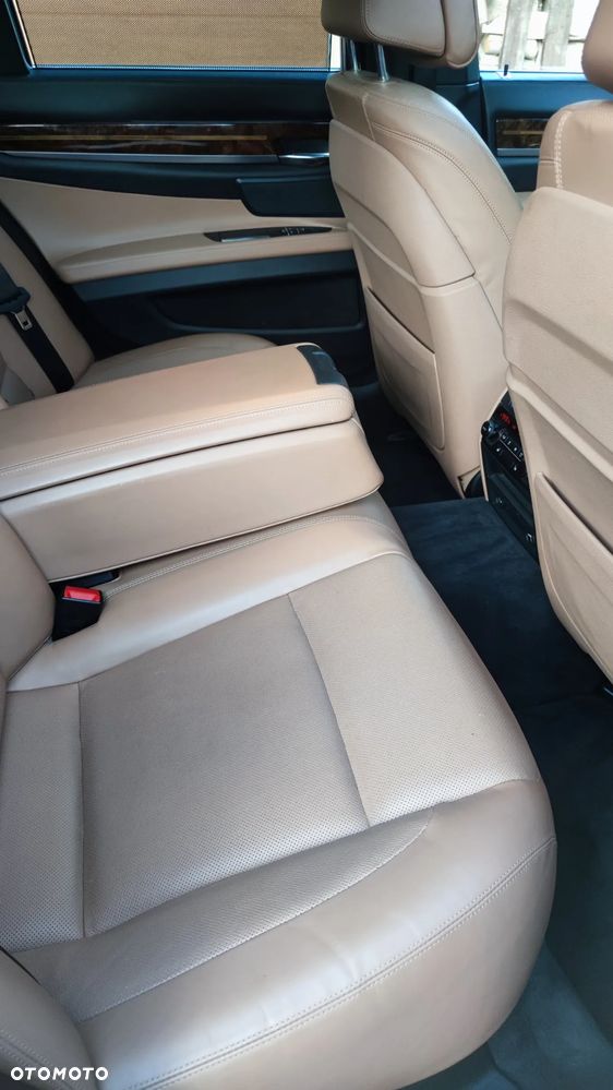 BMW Seria 7 740d xDrive - 26