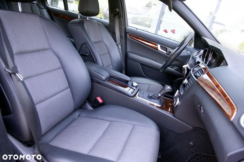 Mercedes-Benz Klasa C 180 BlueEFFICIENCY 7G-TRONIC Elegance - 13