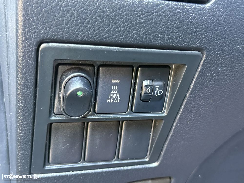 Toyota Hilux 2.4 D-4D 4WD CD Premium Edition - 19