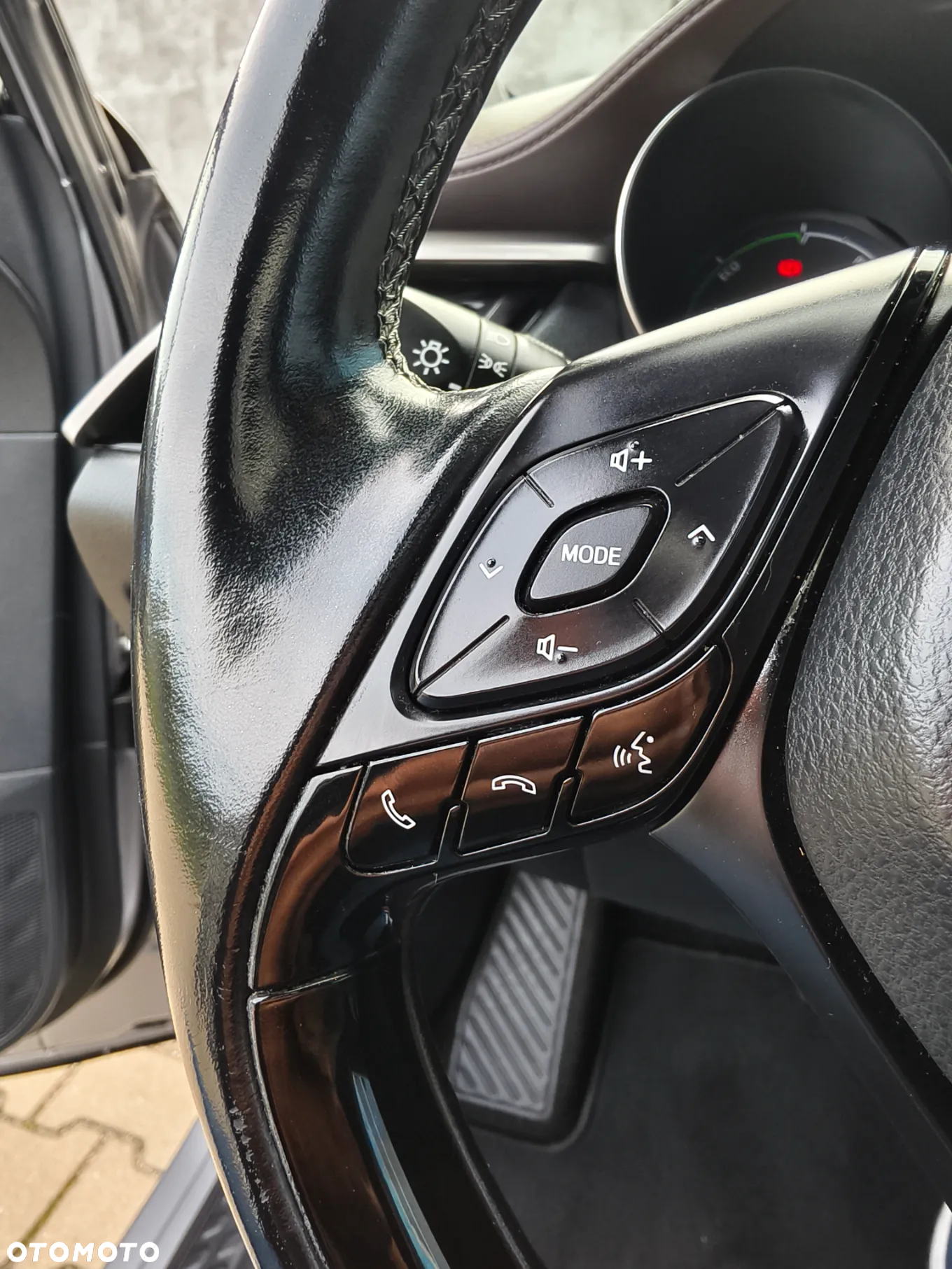 Toyota C-HR Hybrid Lounge - 23