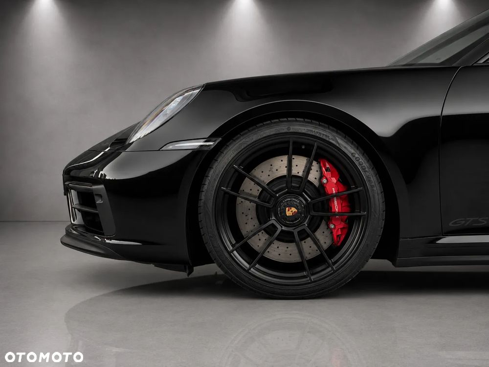 Porsche 911 Carrera 4 GTS - 11