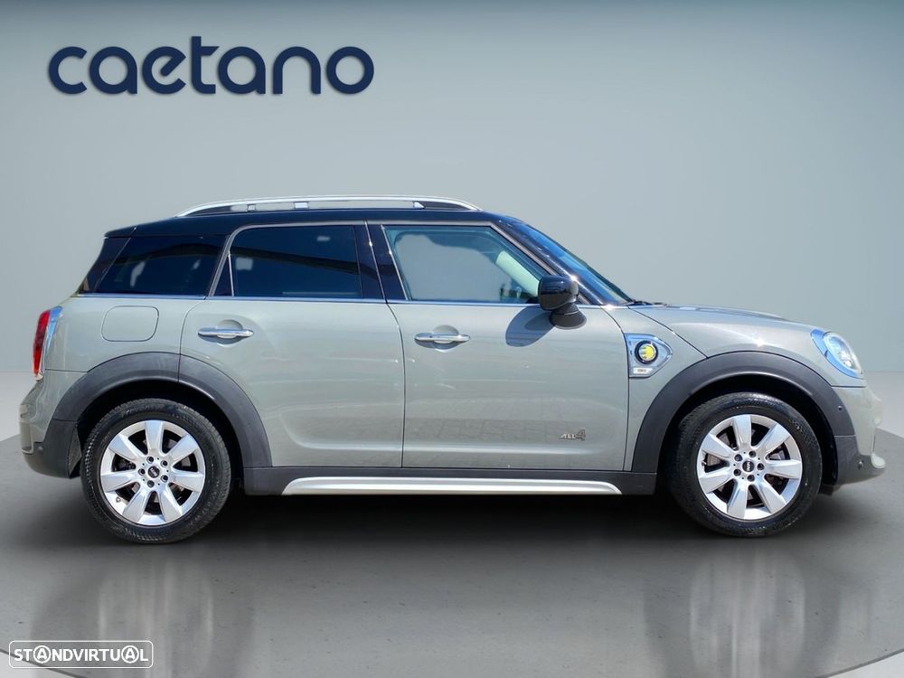 MINI Countryman Cooper SE ALL4 Classic Auto - 24