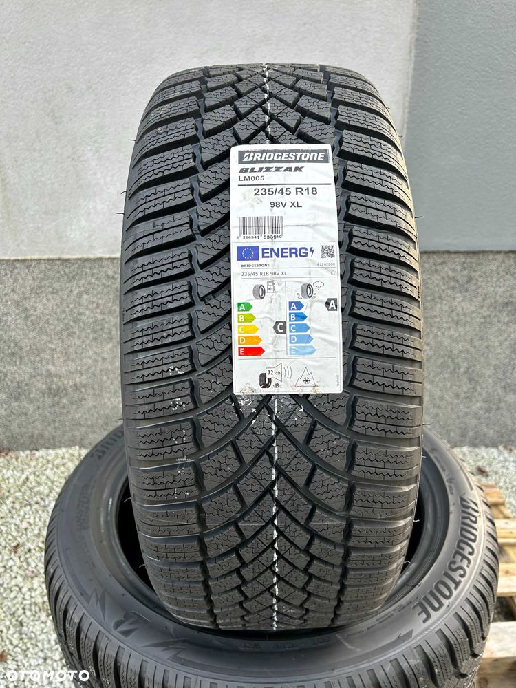 235/45R18 Bridgestone Blizzak LM005 98V XL 2021r