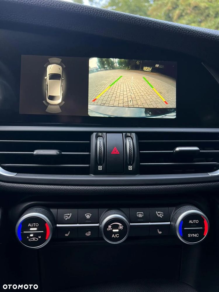 Alfa Romeo Giulia 2.0 Turbo 16V AT8-Q4 Veloce - 13