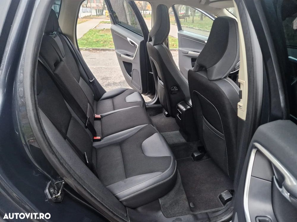 Volvo XC 60 D4 AWD Geartronic Kinetic - 32