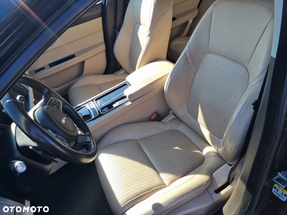 Jaguar XF 3.0 TDV6 Prestige - 16